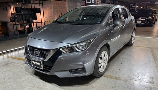 Nissan • Versa