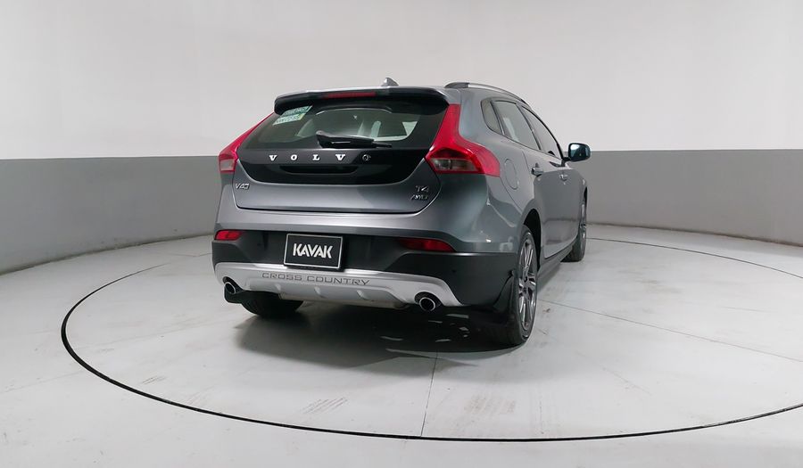 Volvo V40 2.0 MOMENTUM T4 AT AWD Hatchback 2016