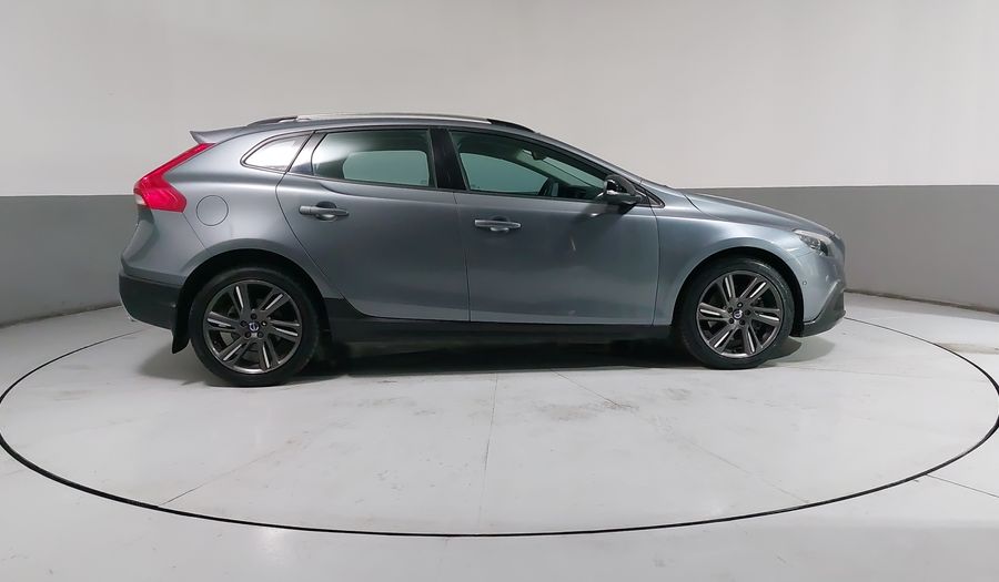 Volvo V40 2.0 MOMENTUM T4 AT AWD Hatchback 2016