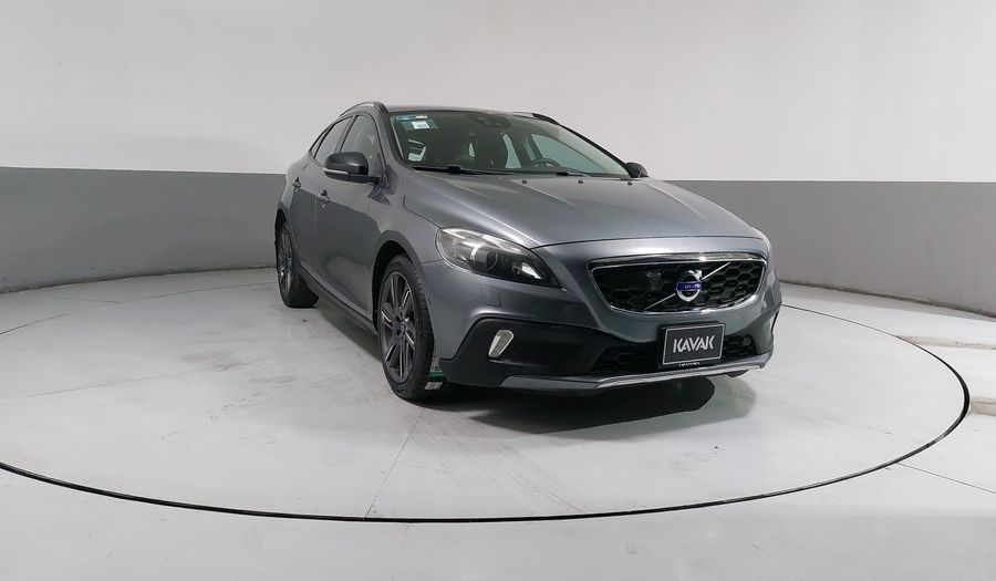 Volvo V40 2.0 MOMENTUM T4 AT AWD Hatchback 2016