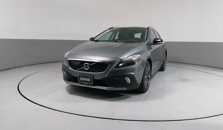 Volvo V40 2.0 MOMENTUM T4 AT AWD Hatchback 2016