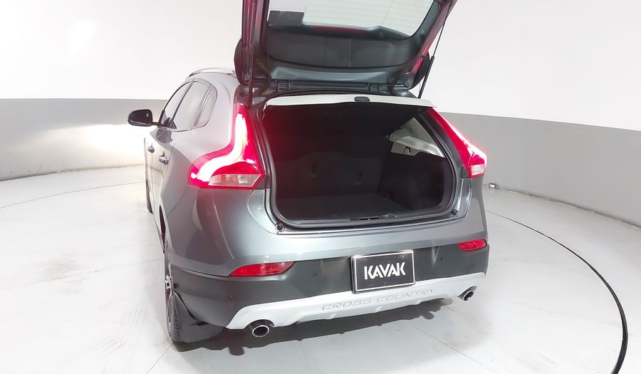 Volvo V40 2.0 MOMENTUM T4 AT AWD Hatchback 2016