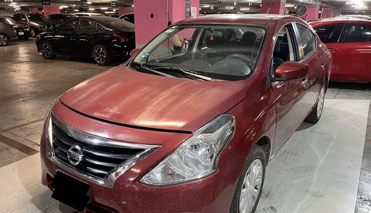 Nissan • Versa