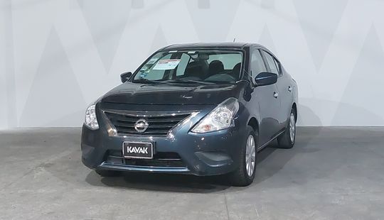 Nissan • Versa