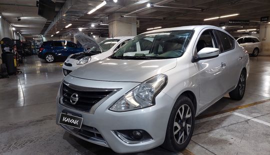 Nissan • Versa