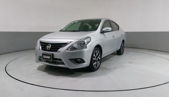 Nissan • Versa