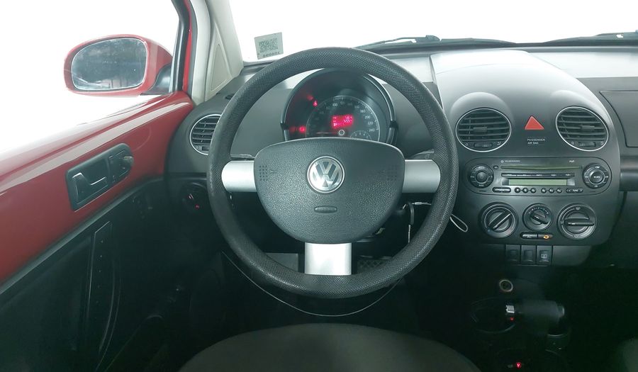 Volkswagen Beetle 2.0 GLS TIPTRONIC Hatchback 2011