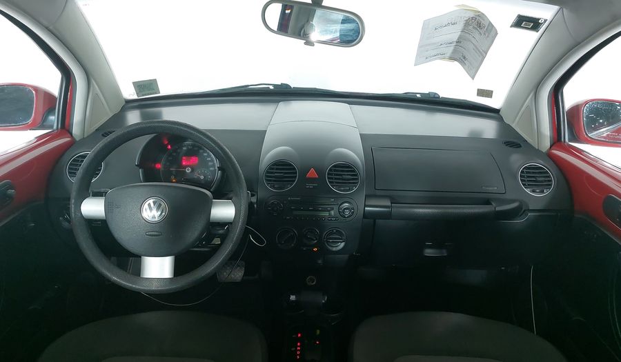 Volkswagen Beetle 2.0 GLS TIPTRONIC Hatchback 2011