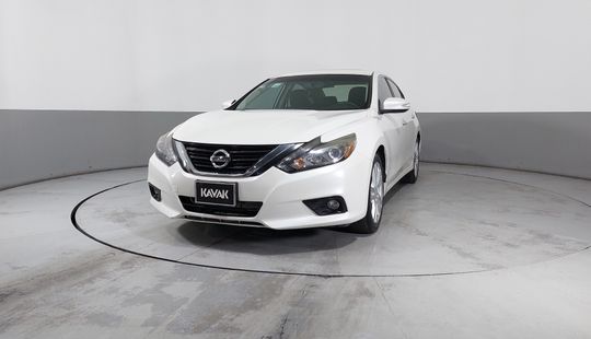 Nissan • Altima