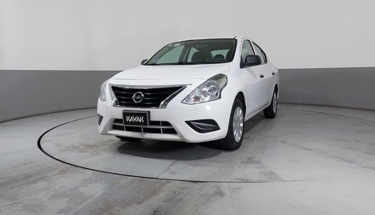 Nissan • Versa