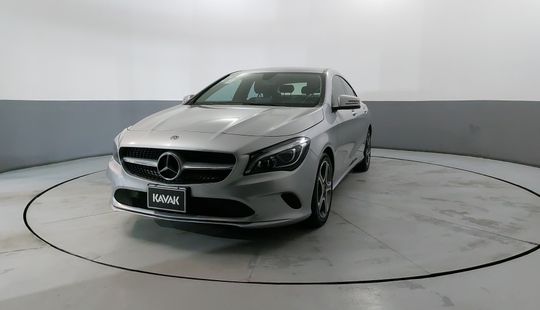 Mercedes Benz • Clase CLA