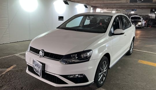 Volkswagen • Vento