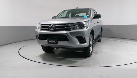 Toyota • Hilux