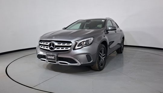 Mercedes Benz • Clase GLA