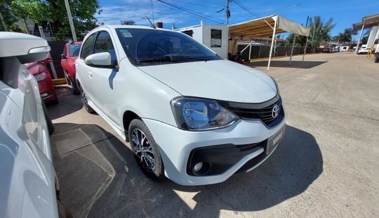 Toyota • Etios