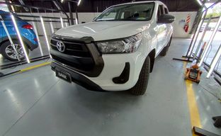 Toyota • Hilux