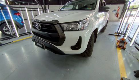 Toyota Hilux 2.8 CD SR L20 MT 4X4 Pickup 2022