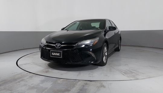 Toyota • Camry