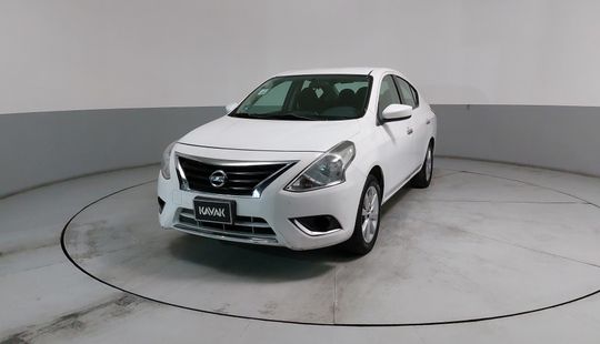 Nissan • Versa