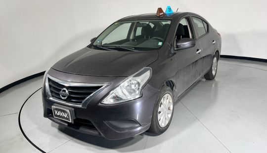 Nissan • Versa