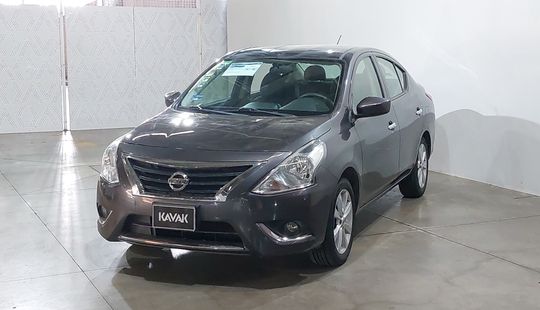 Nissan • Versa