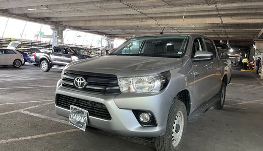 Toyota • Hilux