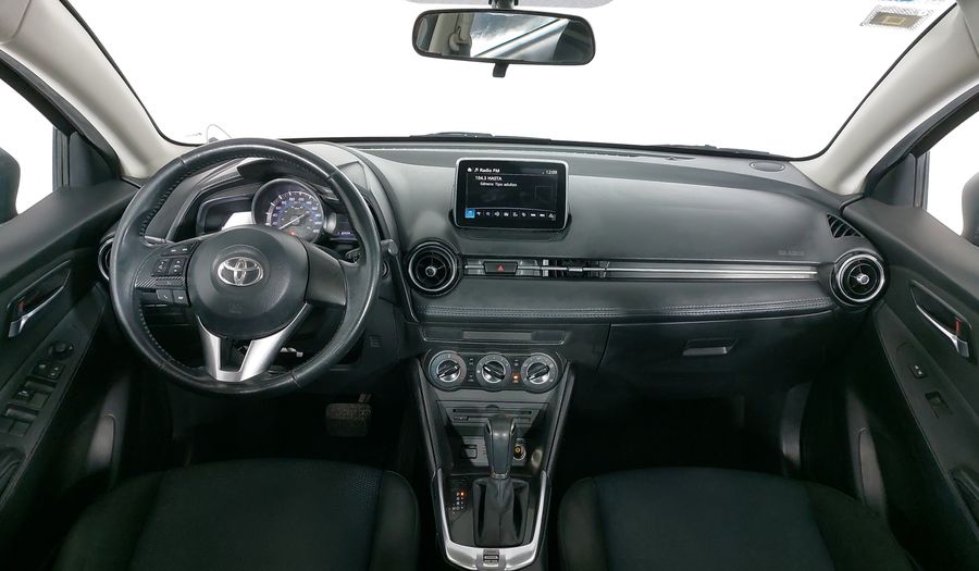 Toyota Yaris 1.5 R HIGH AT Sedan 2016