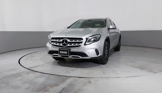 Mercedes Benz • Clase GLA