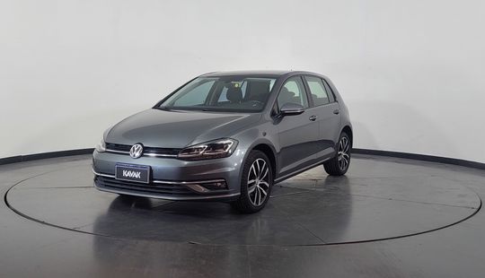 Volkswagen • Golf