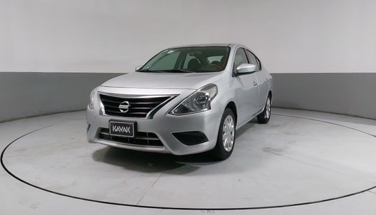 Nissan • Versa