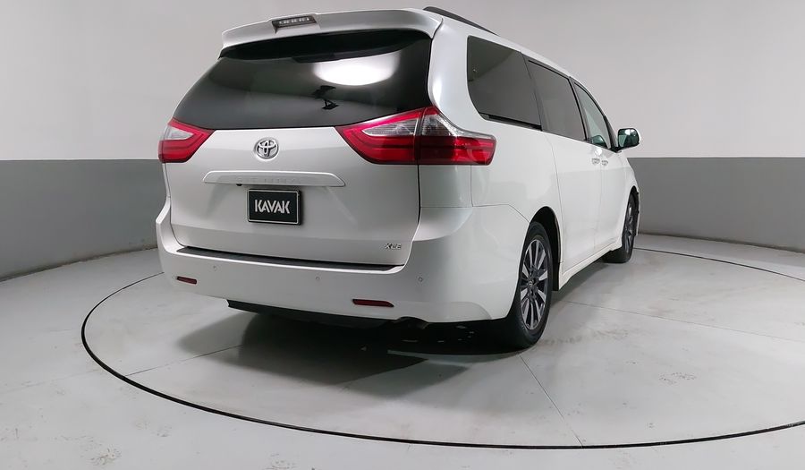 Toyota Sienna 3.5 XLE PIEL AUTO Minivan 2019