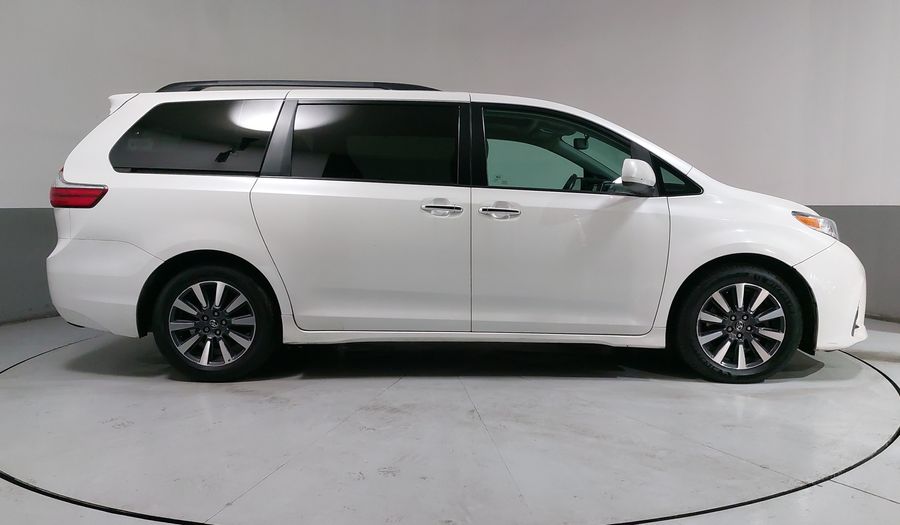 Toyota Sienna 3.5 XLE PIEL AUTO Minivan 2019