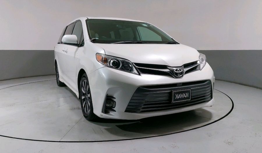 Toyota Sienna 3.5 XLE PIEL AUTO Minivan 2019