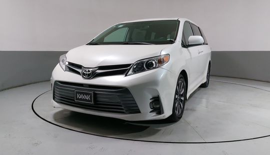 Toyota • Sienna