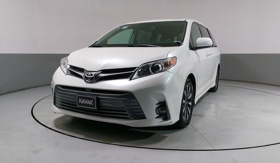 Toyota Sienna 3.5 XLE PIEL AUTO Minivan 2019