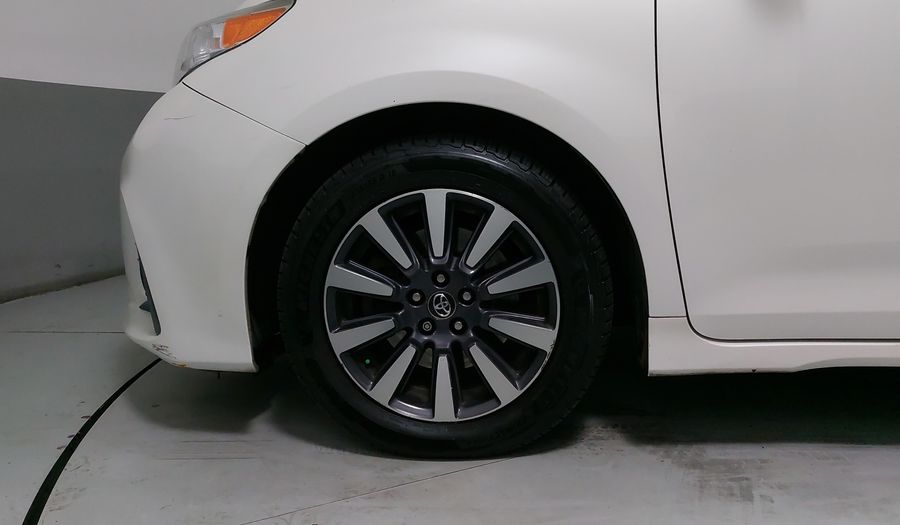 Toyota Sienna 3.5 XLE PIEL AUTO Minivan 2019