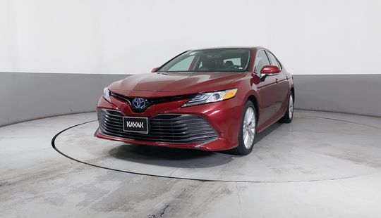 Toyota • Camry