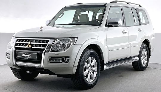 Mitsubishi • Pajero