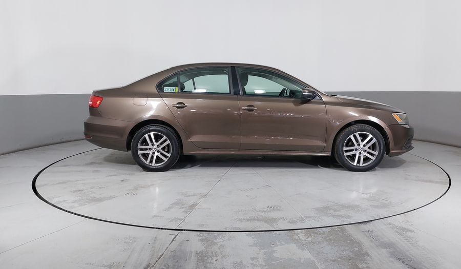 Volkswagen Jetta 2.5 TRENDLINE MT Sedan 2015