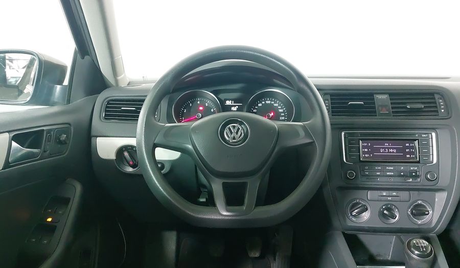 Volkswagen Jetta 2.5 TRENDLINE MT Sedan 2015