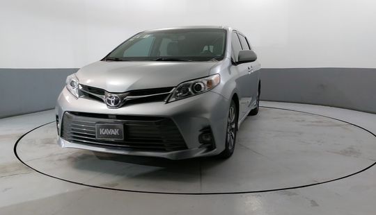 Toyota • Sienna