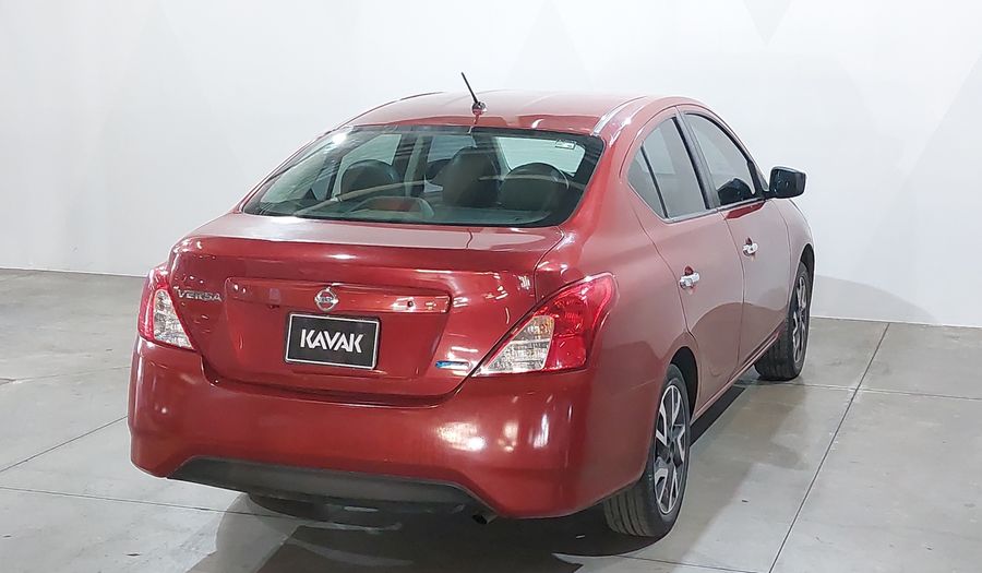 Nissan Versa 1.6 EXCLUSIVE TA AC Sedan 2016