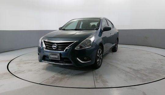 Nissan • Versa