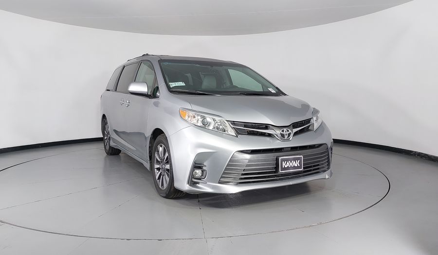 Toyota Sienna 3.5 XLE PIEL AT Minivan 2018