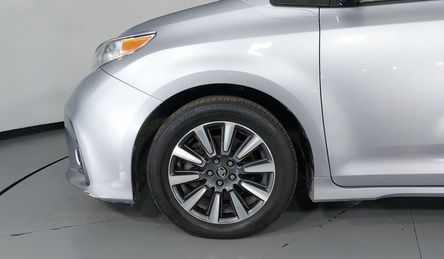 Toyota Sienna 3.5 XLE PIEL AT Minivan 2018