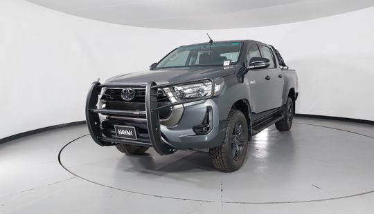 Toyota • Hilux