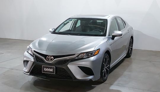 Toyota • Camry