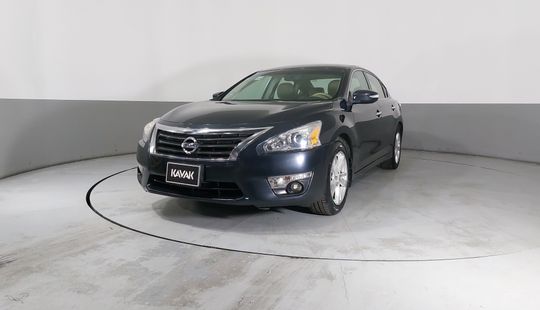 Nissan • Altima