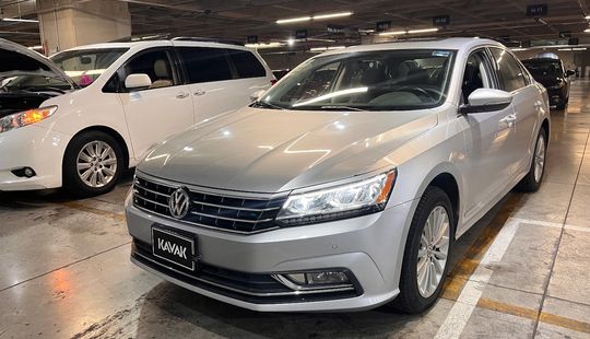 Volkswagen • Passat