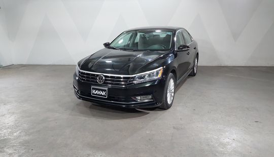 Volkswagen • Passat